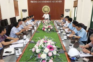 THỨ TRƯỞNG BỘ GIÁO DỤC VÀ ĐÀO TẠO LÊ TẤN DŨNG ĐẾN THĂM VÀ LÀM VIỆC VỚI TRƯỜNG CAO ĐẲNG NGHỀ VIỆT – XÔ SỐ 1