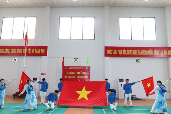 SINH HOẠT DƯỚI CỜ THÁNG 9 – CHÀO TÂN HOC SINH SINH VIÊN K49