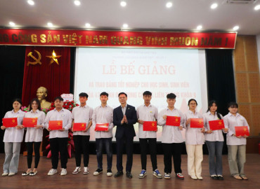 LỄ BẾ GIẢNG VÀ TRAO BẰNG TỐT NGHIỆP HSSV KHÓA 47 TRÌNH ĐỘ TRUNG CẤP  VÀ CAO ĐẲNG LIÊN THÔNG K9