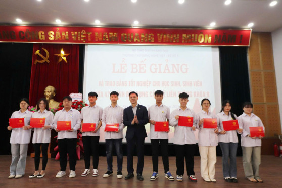 LỄ BẾ GIẢNG VÀ TRAO BẰNG TỐT NGHIỆP HSSV KHÓA 47 TRÌNH ĐỘ TRUNG CẤP  VÀ CAO ĐẲNG LIÊN THÔNG K9