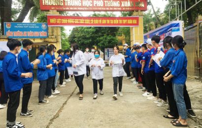 Đoàn Trường Cao đẳng nghề Việt Xô số 1  “Tổ chức chương trình Tiếp sức muà thi năm 2022”.