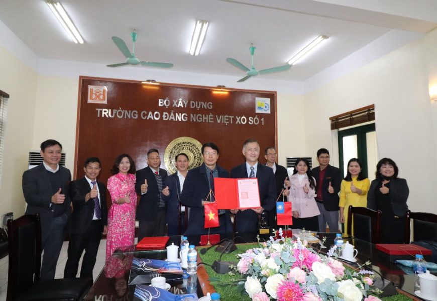 Trường Đại học Khoa học Công nghệ Ngô Phụng – Đài Loan  thăm và làm việc tại nhà trường