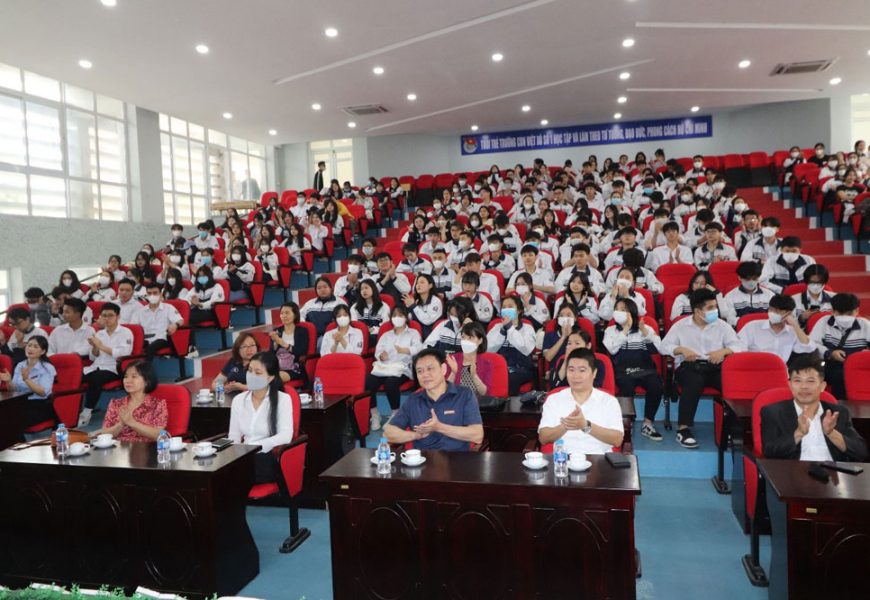 TIẾP ĐÓN TRƯỜNG THPT KIM ANH ĐẾN THAM QUAN, TRẢI NGHIỆM TẠI TRƯỜNG