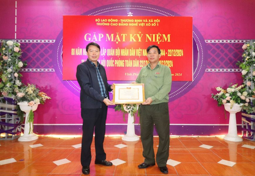 Gặp mặt cựu quân nhân nhân ngày 22/12