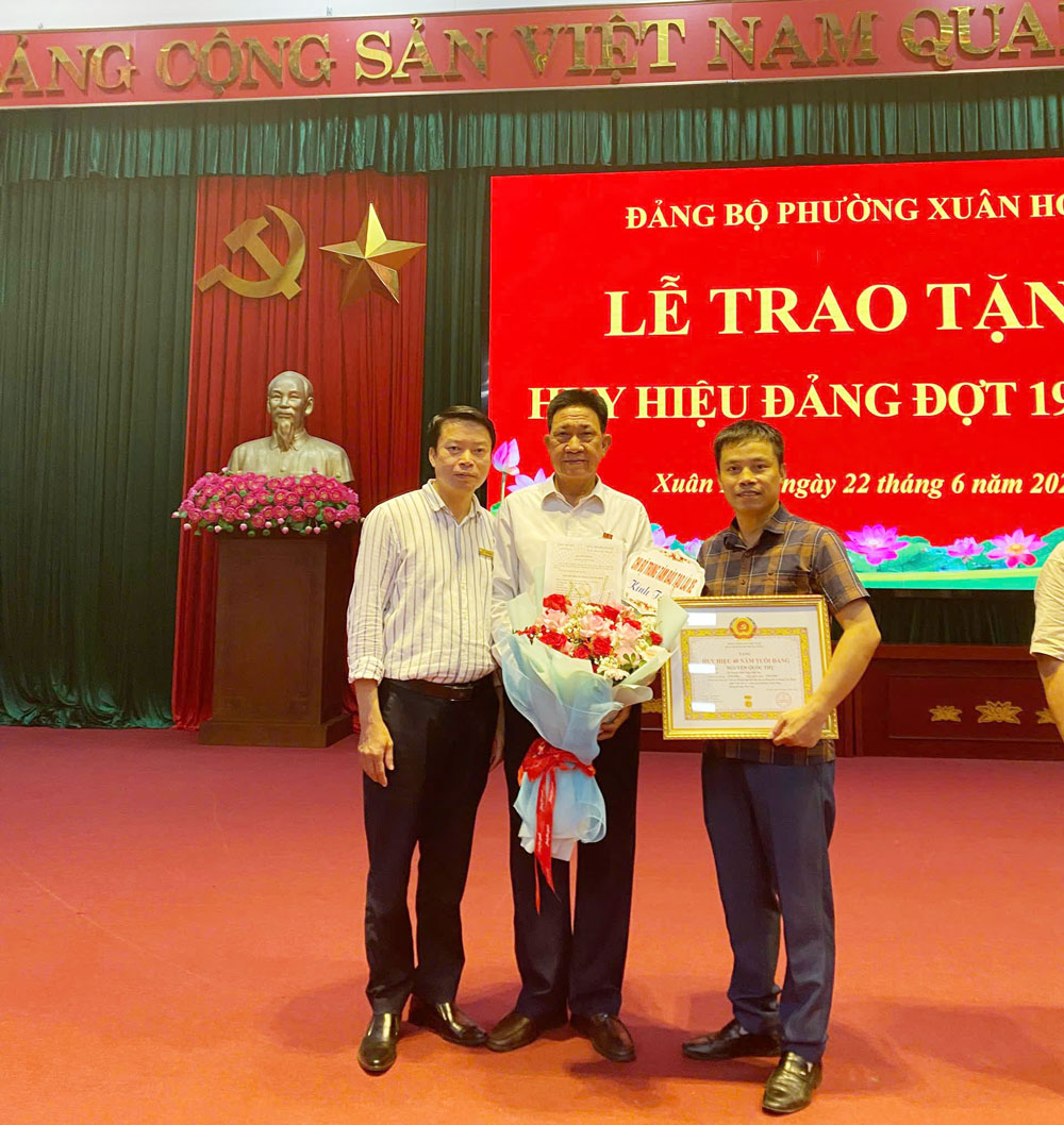 ĐỒNG CHÍ NGUYỄN QUỐC THỤ – PHÓ HIỆU TRƯỞNG  TRƯỜNG CAO ĐẲNG NGHỀ VIỆT – XÔ SỐ 1 VINH DỰ ĐƯỢC TRAO TẶNG HUY HIỆU 40 NĂM TUỔI ĐẢNG (ĐỢT 19/5/2026)