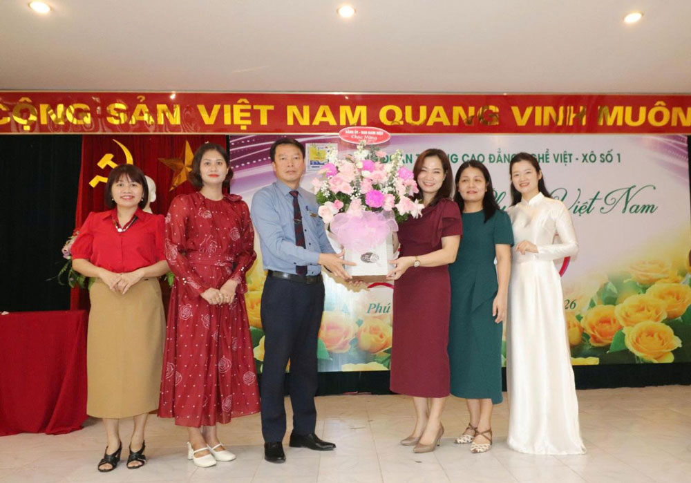 TRƯỜNG CAO ĐẲNG NGHỀ VIỆT – XÔ SỐ 1  CHÚC MỪNG NGÀY PHỤ NỮ VIỆT NAM 20/10